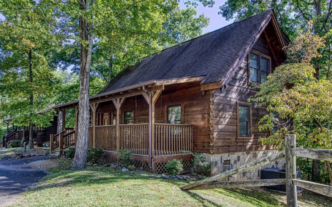 Pigeon Forge Cabin | ER64 - Heavenly Peace - Great location...close to all the action!