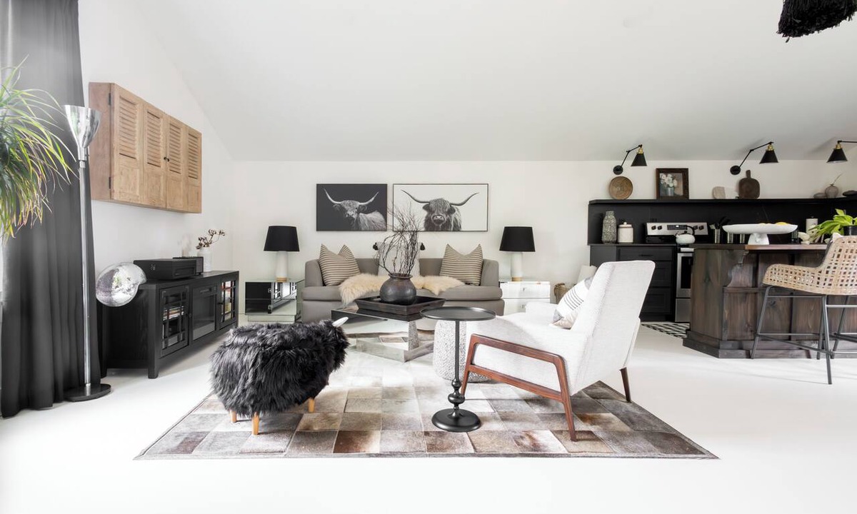 Downtown Apartment | Escape the ordinary and indulge in your own private, cozy oasis at this modern studio walk-up with private secret garden, bike storage and bike wash station.