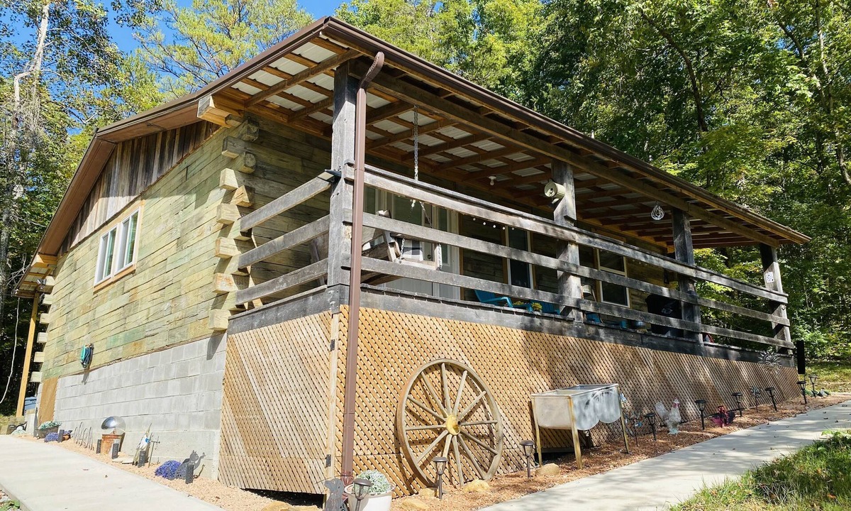 Burnside Cabin | Escape to a upscale cozy cabin and private,near Daniel Forest, Lake Cumberland