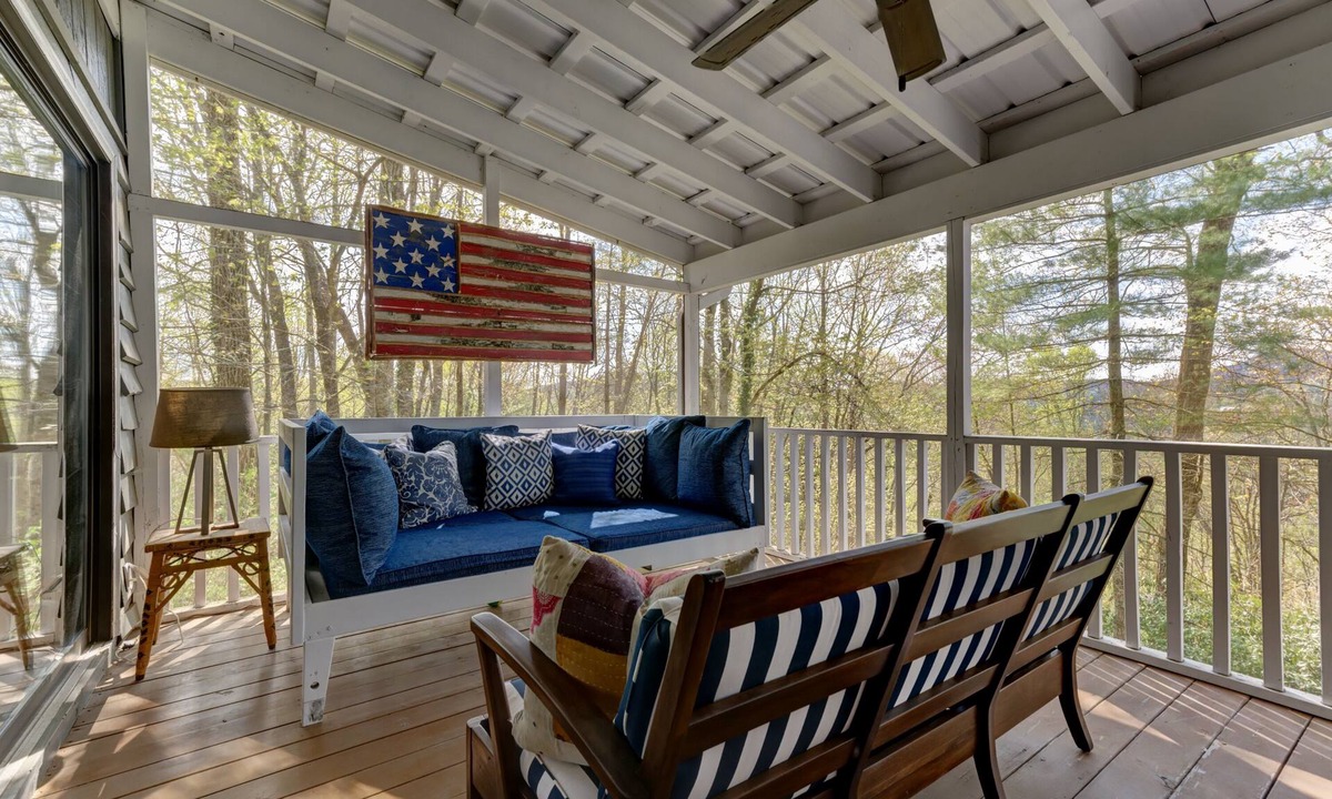 Mirror Lake House | Estes Cottage: Cozy Mirror Lake Cottage w Screened Porch, Firepit | Pet Friendly