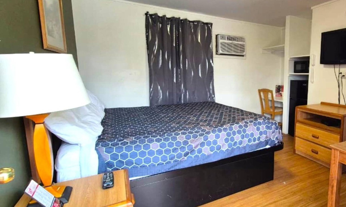 Cadillac Hotel | Experience Budget-Friendly Relaxation Near Wexford County Airport - 3.7 miles