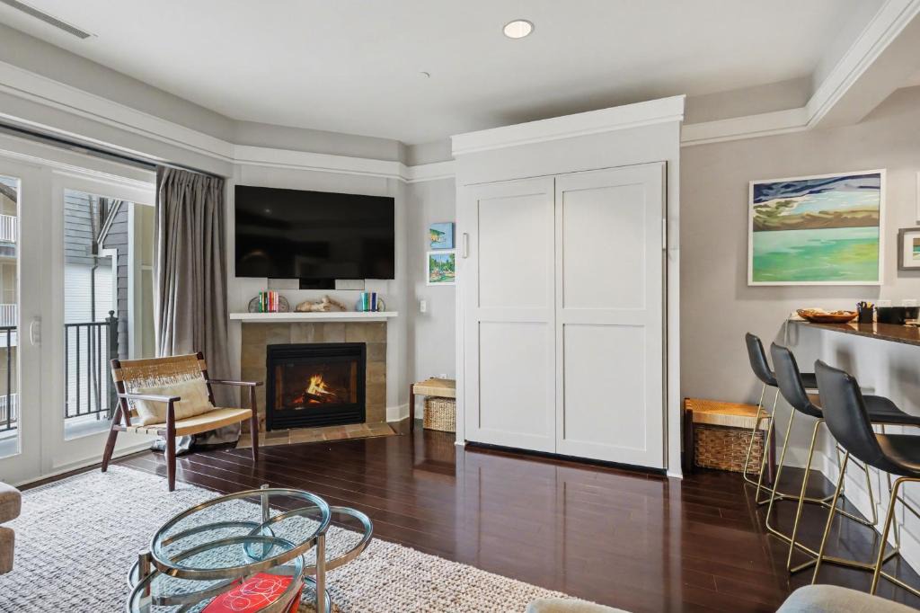 Bay Harbor Apartment | Experience comfort in King Suite 357, a cozy Bay Harbor retreat for 6.