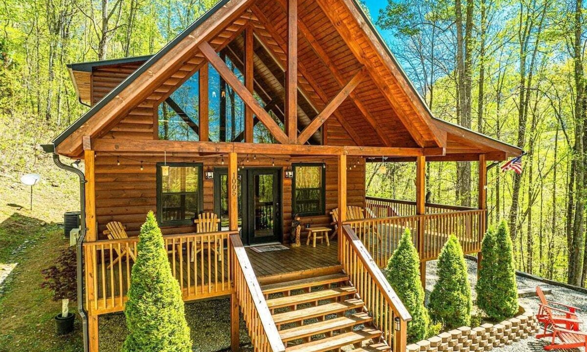 Bryson City Cabin | Experience serene forest views at the Mountain Loft