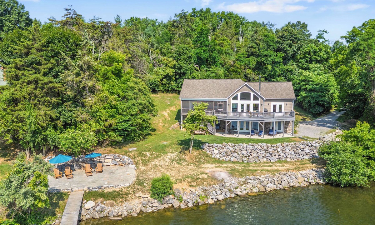 Dublin House | Experience the perfect blend of rustic charm and modern luxury in this Claytor lakefront retreat