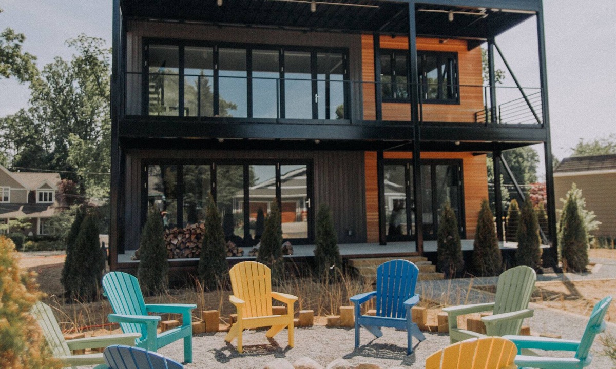 Benton Harbor House | Experience the Ultimate in Luxury Living at the Hill House