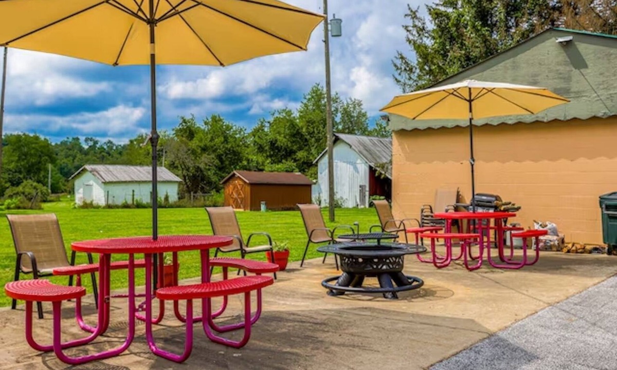 Short Creek Hotel | Explore Cadiz Attractions from This Double-Bed Room with Free Parking