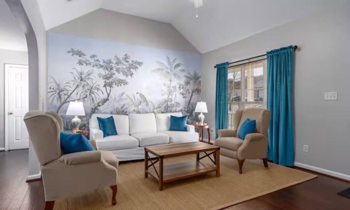 Alabaster House | Explorer House - Family and Pet Friendly