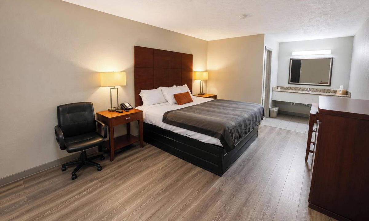 New Albany Hotel | Express Inn New Albany I 22
