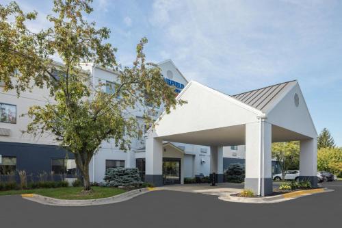 East Beltline Hotel | Fairfield by Marriott Inn & Suites Grand Rapids Airport