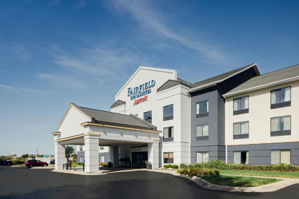 Norton Shores Hotel | Fairfield Inn & Suites by Marriott Muskegon Norton Shores
