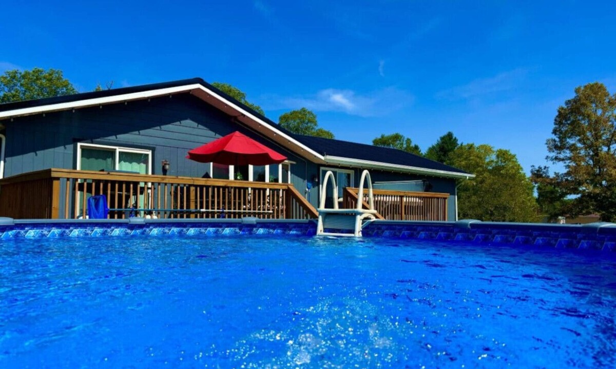 Chalk Hill Apartment | Fall Getaway Chalk Hill: Sleeps 10 · 4BR 2BA · Hot Tub Fire Pit Grill Fireplace