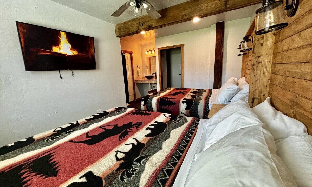 Ohiopyle Apartment | Fall Trailside Hotel 102: Sleeps 2, 1BR 1BA Grill Laurel Highlands