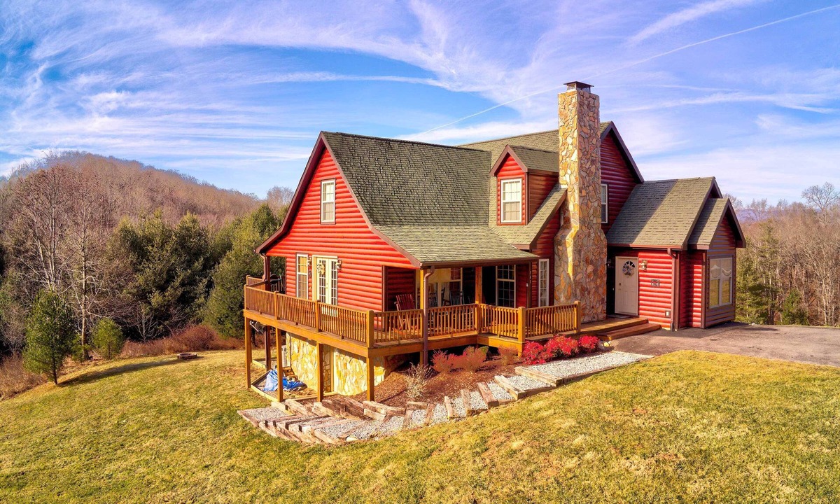 Piney Creek Cabin | Family Blue Ridge Gem w/Hot Tub! 1/2 Mi to River