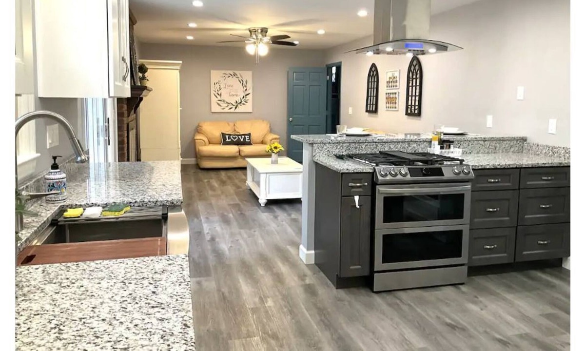Taylors House | Family-Friendly 4 bedroom home with game room.