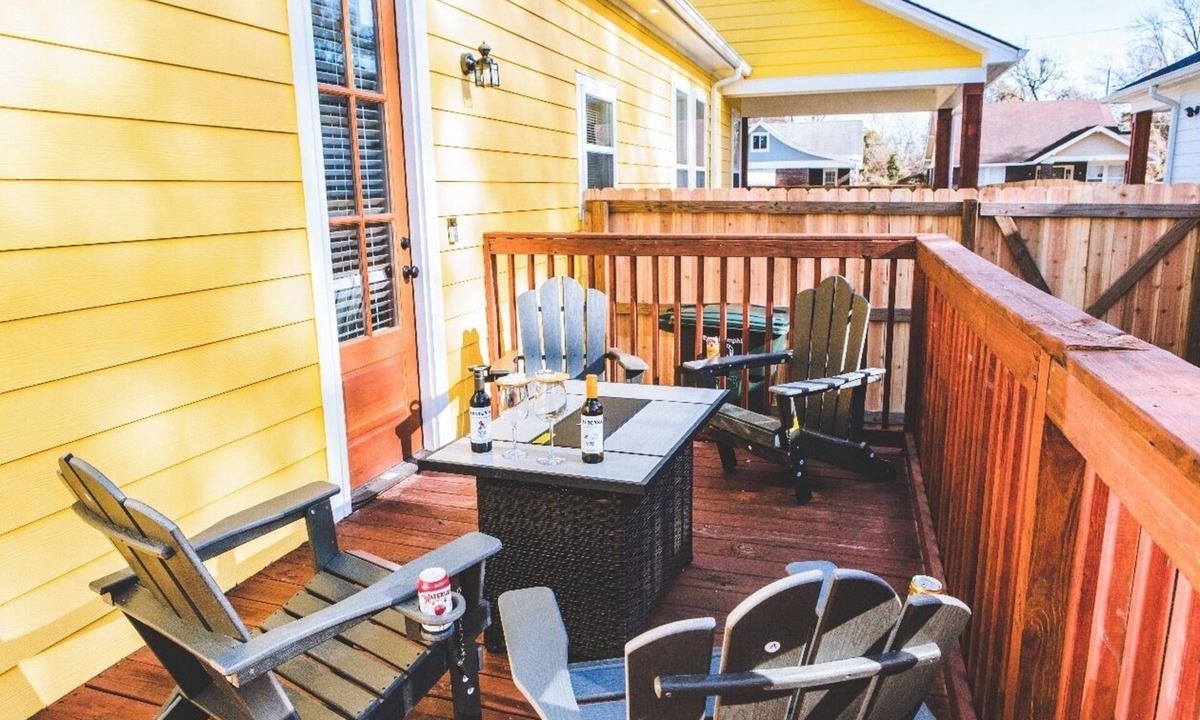 Memphis House | Family-Friendly Free Parking, Minutes to Downtown main attractions,Power backup