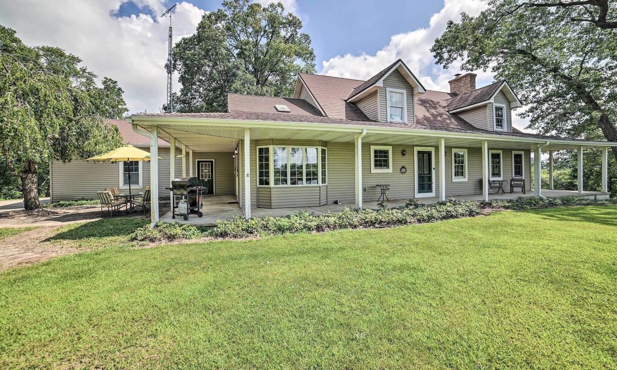 Bronson House | Family Friendly! Long Noble Lake Gem w/Game Room