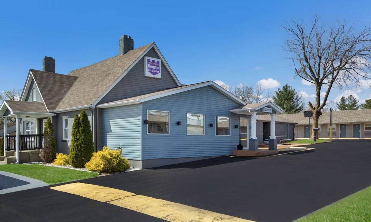 Salem Hotel | Family Getaway! 2 Double Suites, Free Breakfast, Parking & Near Salem Speedway!