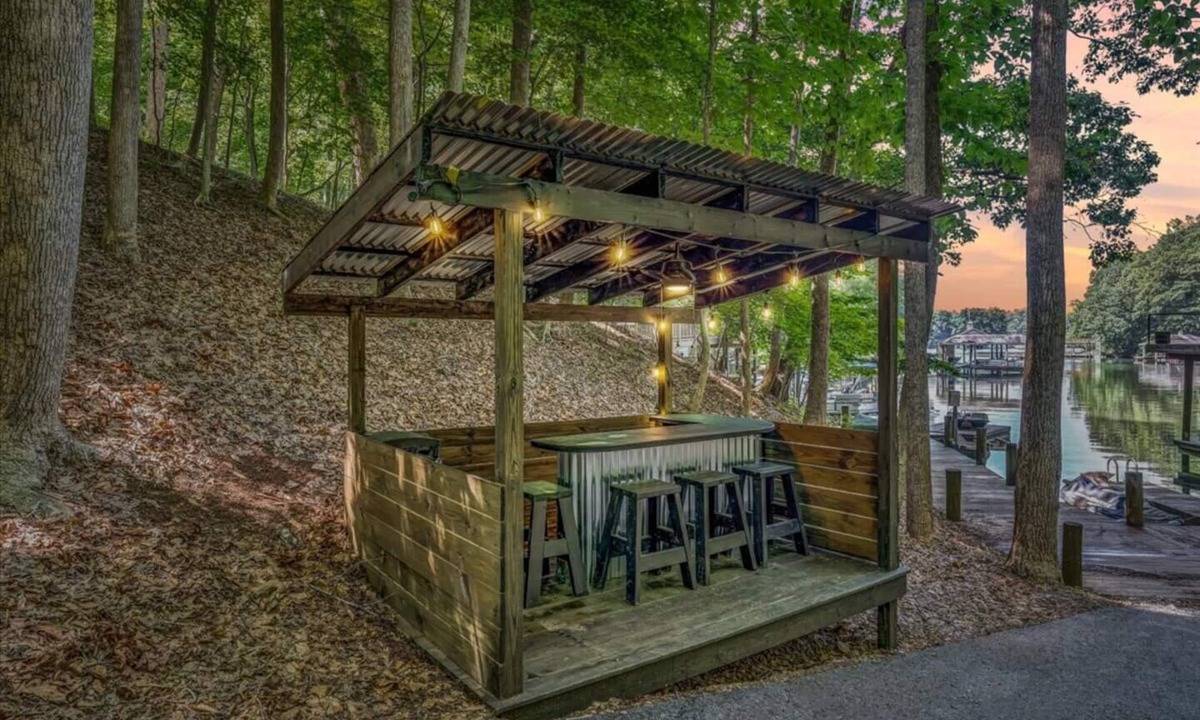 Westlake Corner House | Family Lakefront Oasis - Dock, Cabana, Game Room