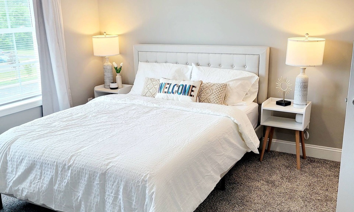 Radford Villa | Family & Pet Friendly 3BR/3.5 Bath Near RU & VT - Sleeps 7 - Crib Available