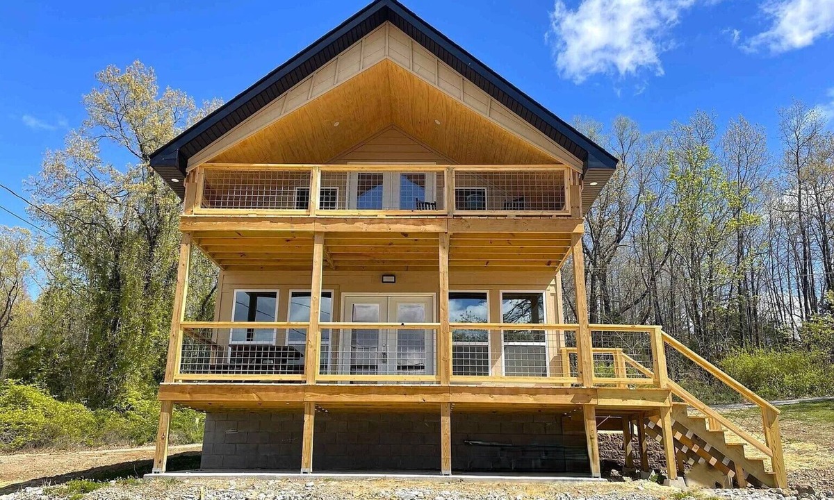 Henderson Cabin | Family/Pet Friendly, Peaceful Cabin, Lakeview, Deck with Norfork Lake views