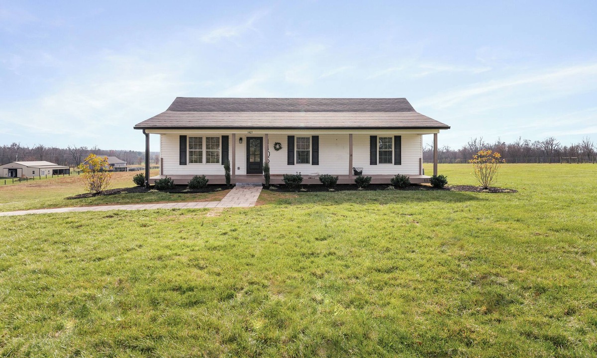 Shelbyville House | Family & Pet Friendly Fire Pit, Two Hot Tub, Country Views, Theatre Room