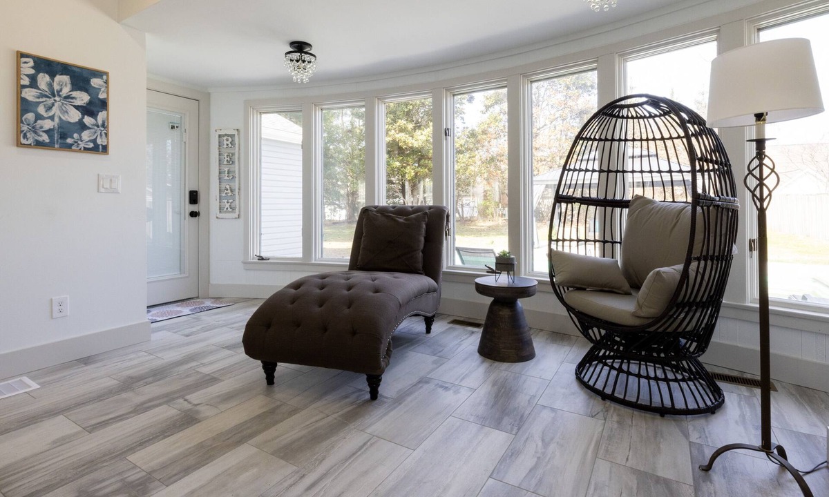 New Albany House | Family poolside retreat- 8 mins to Louisville