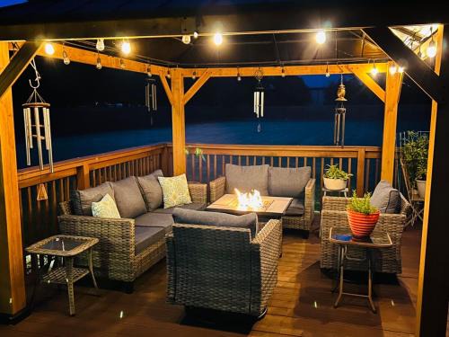 Owensboro House | Family Retreat 2 Kings Fenced Yard Gazebo Fire Pit