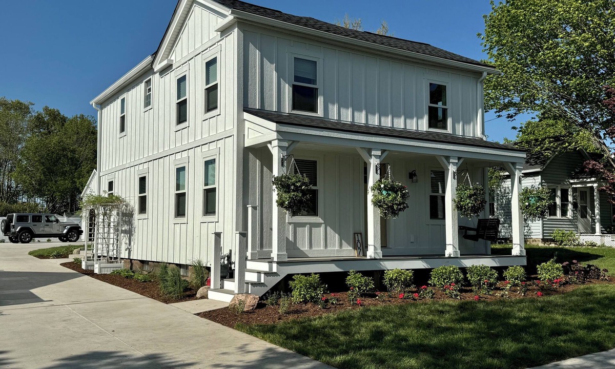 Spring Lake House | Family Retreat at Village Farmhouse - Near Grand Haven Beach