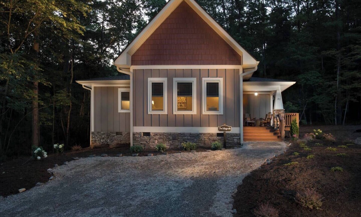 Skyland Cottage | Family-Run Cottage with Fireplace, 2 Miles to Asheville