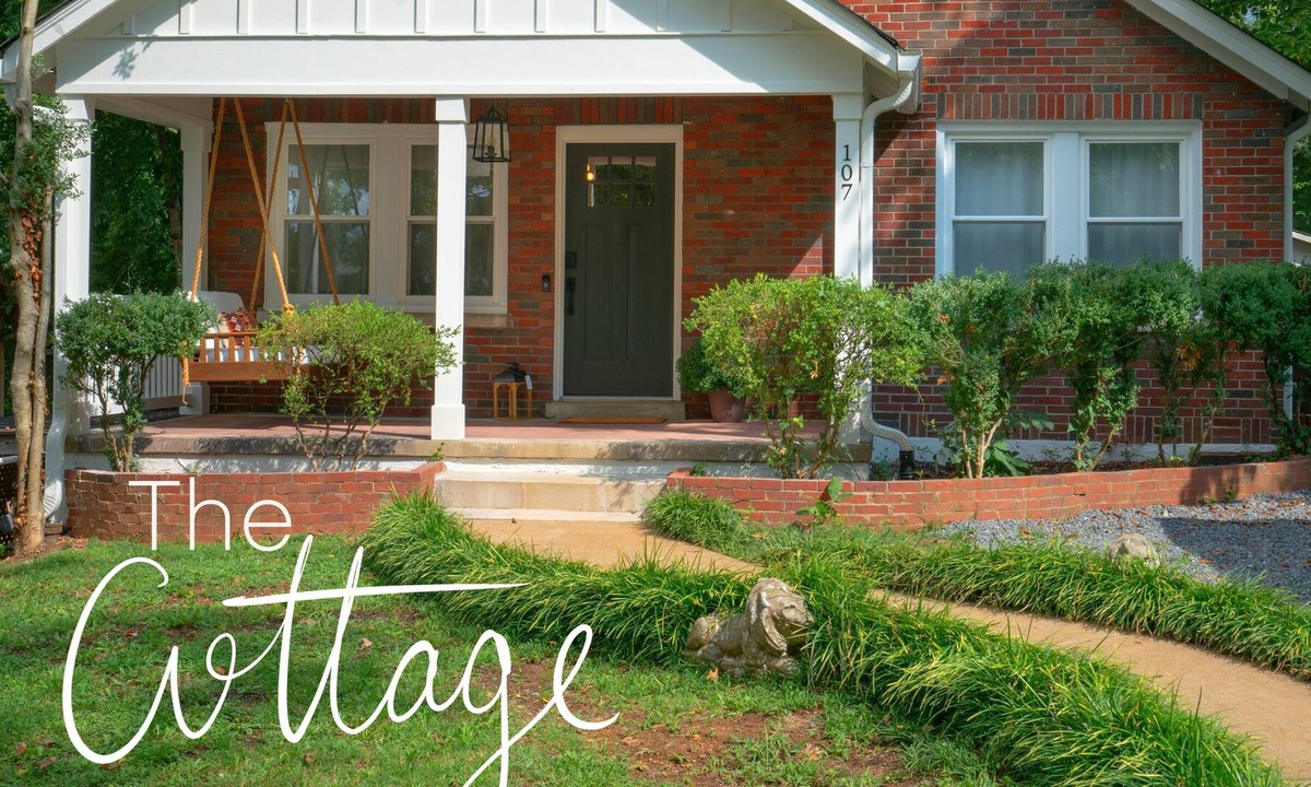 Columbia Cottage | Family sized cottage a short walk to Muletown square - Downtown!