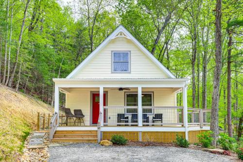 Hendersonville House | Farm On-Site: Mtn-View Cottage in Hendersonville!