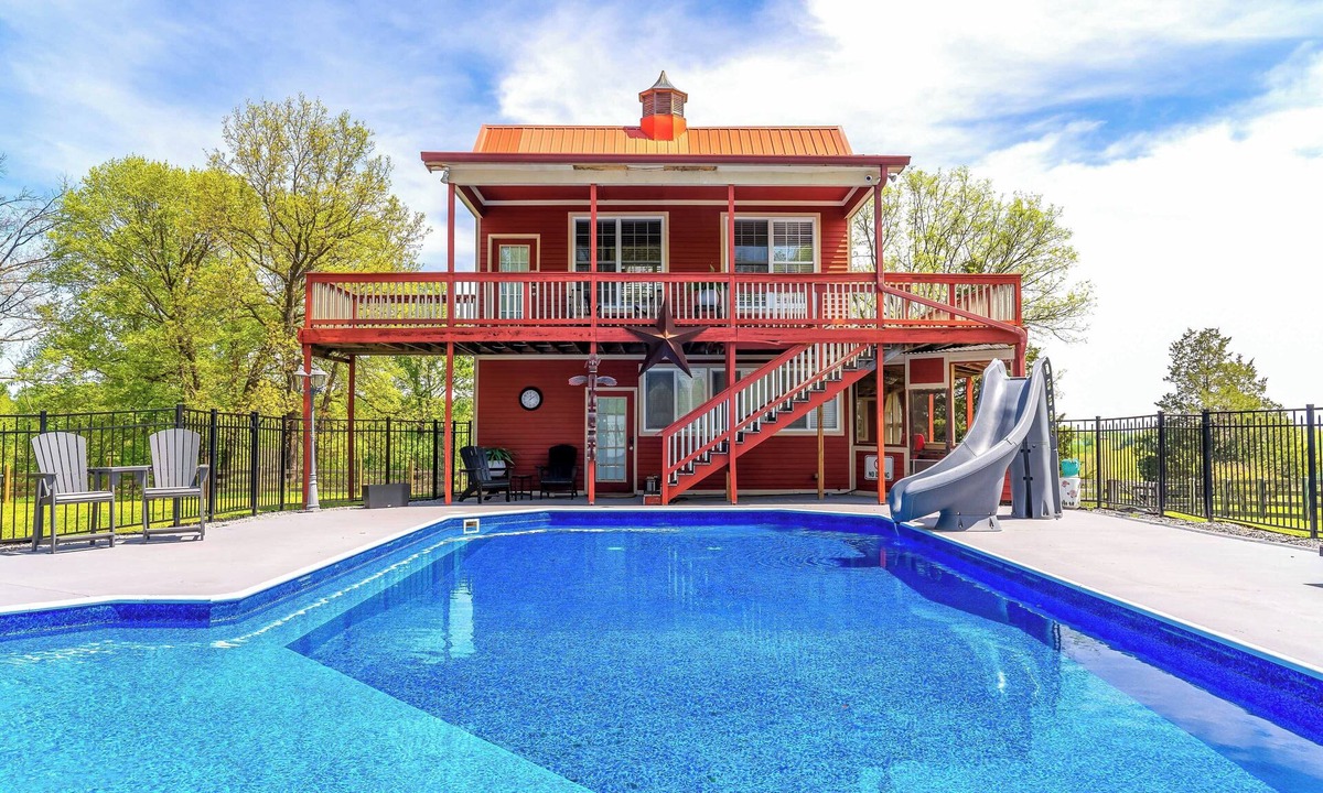 Coopertown House | FARM Stay! - Private Heated Pool & Swim Spa - Pool Table - 2 King 7 Queen - 16+