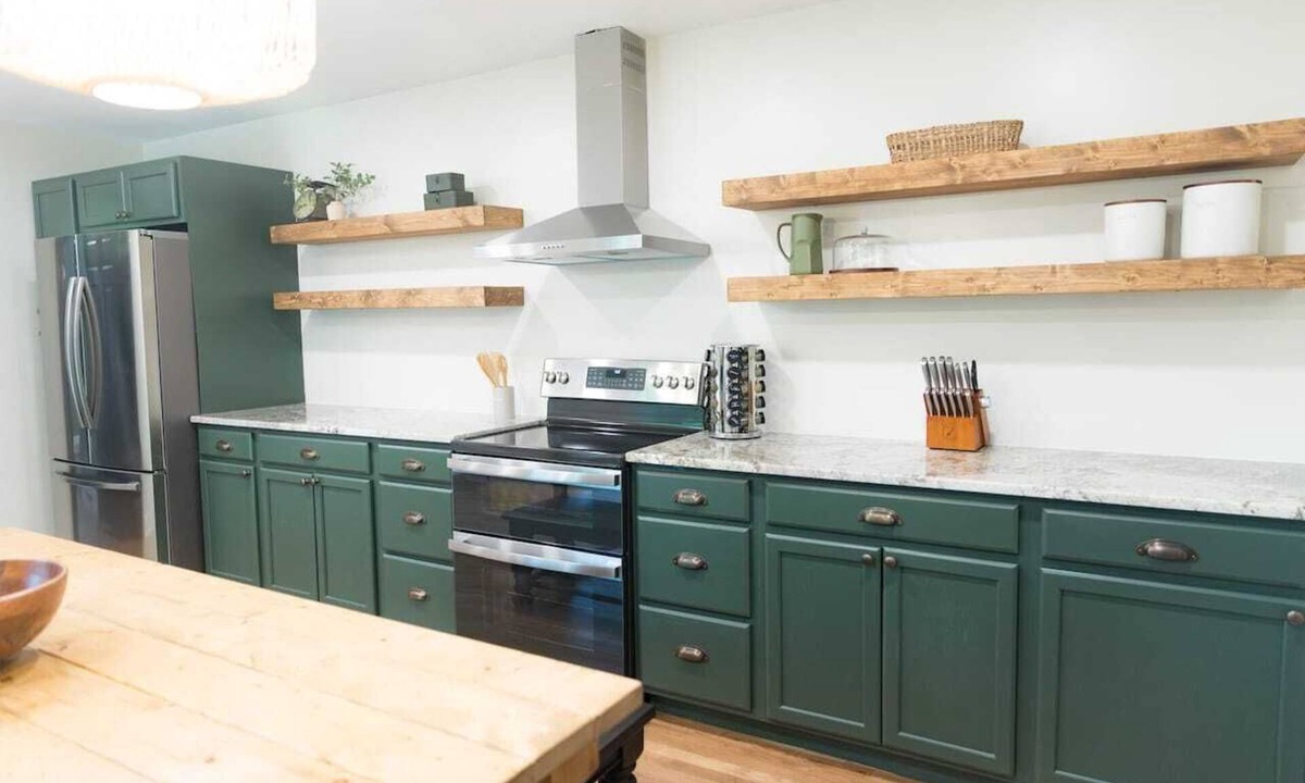 Wade Hampton House | Fenced In|10 Min To DT|Sleeps 14|Walk In Shower