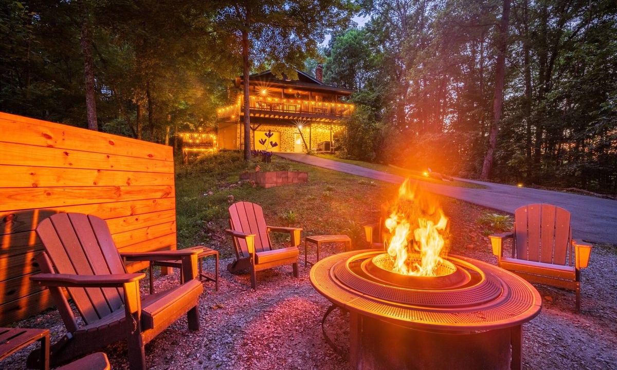 Laurelville Cabin | Fern Ridge Cabin - Hot Tub - 60 Acres with Trails!