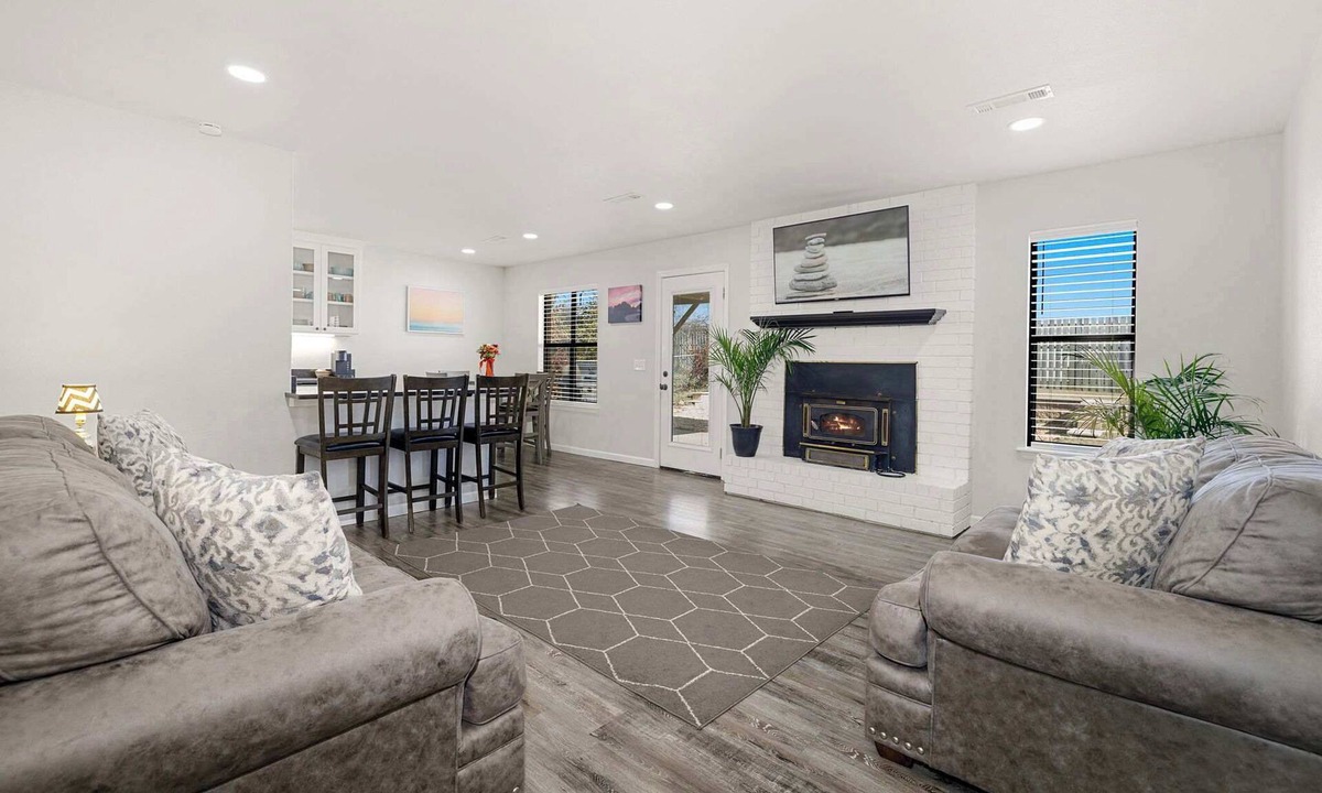 Fayetteville House | Fiesta Stay-Tons of Restaurants&Shops-Central Fay