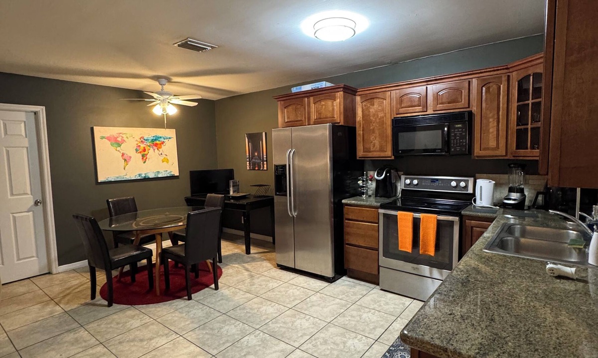 Highland Garden Apartment | FIFA ready Awesome 2-bedroom corporate apartment with AC in Hollywood Gated WiFi