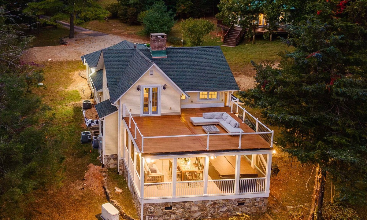 Lynn House | Fin & Fig | Mountain Views + Hot Tub