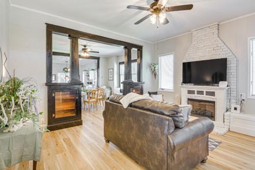 Mount Vernon House | Fire Pit: Pet-Friendly Mt Vernon Gem!