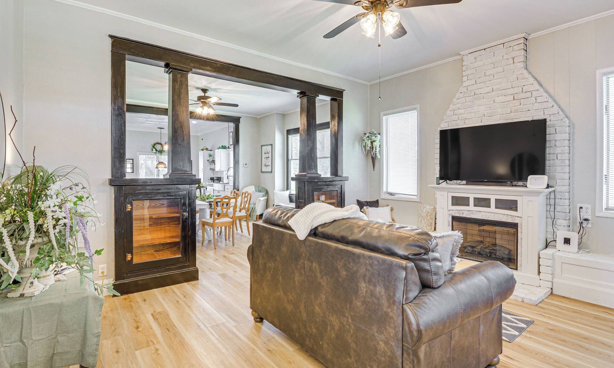 Mount Vernon House | Fire Pit: Pet-Friendly Mt Vernon Gem!