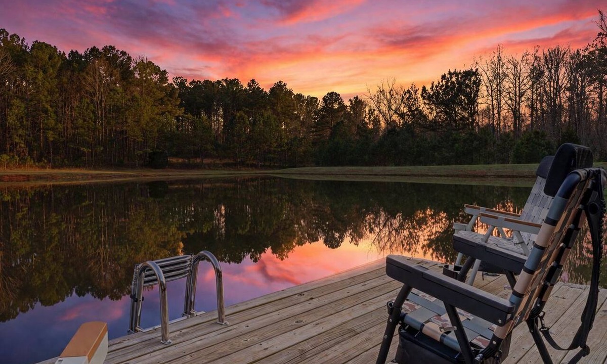 Thomaston House | Firefly Farms | Private Lake, Hot Tub & Game Barn