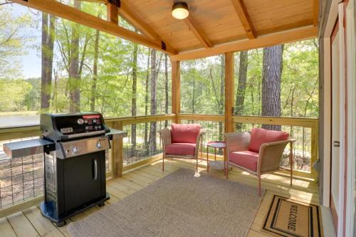 Heflin House | Fish & Hike: Cabin Hideaway w/Deck in Alabama