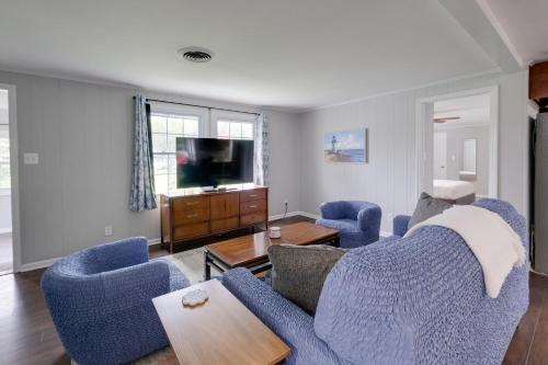 Colonial Beach House | Fish, Relax & Enjoy Lake Views: Colonial Beach Gem