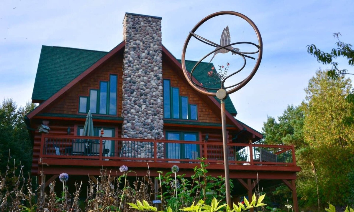 Leland House | Fishtown Lodge - Cozy Leland Log Cabin Home - Quiet location but close to town