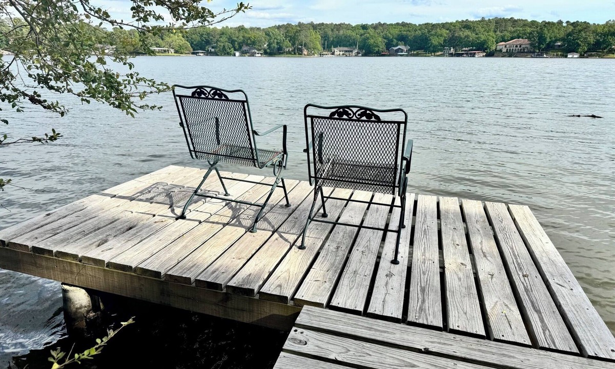 Hot Springs Cabin | FIVE POINTS~LAKE HAMILTON: Cabin#D ~ 1BR w/Queen Bed, Futon in LR, Full Kitchen, Breakfast "Fixins" Provided, Jetted Tub, Balcony Deck off BR