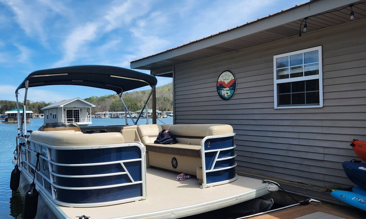 New Tazewell Cabin | Floating house on the beautiful Norris Lake!