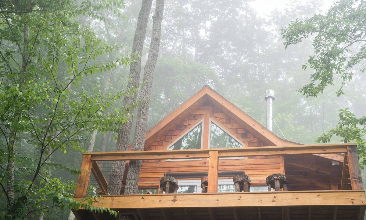 Canton House | Flowertown Charm Off-Grid Treehouse w/Highland Cows