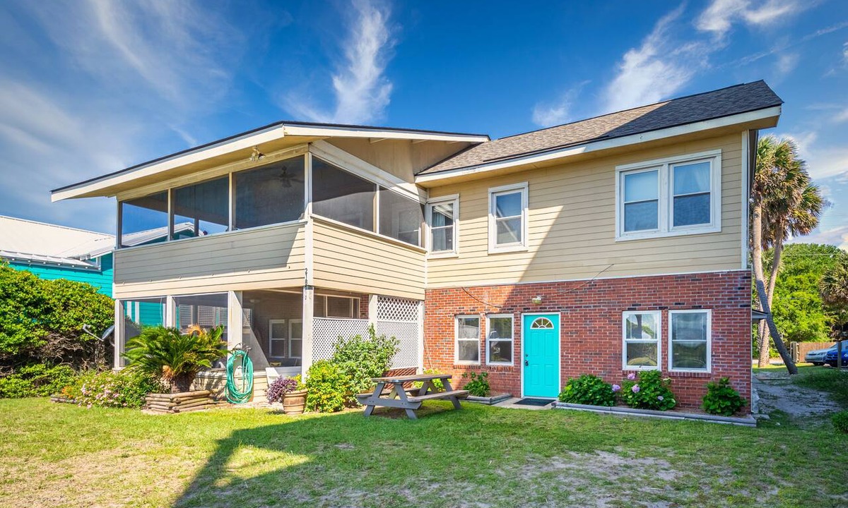 Folly Beach Apartment | Folly Beach/Oceanfront/Easy Walking Distance to Restaurants/Shop/Pier