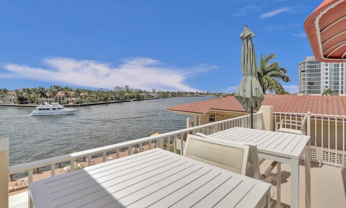 Central Beach Apartment | Fort Lauderdale Yacht & Beach Club 412