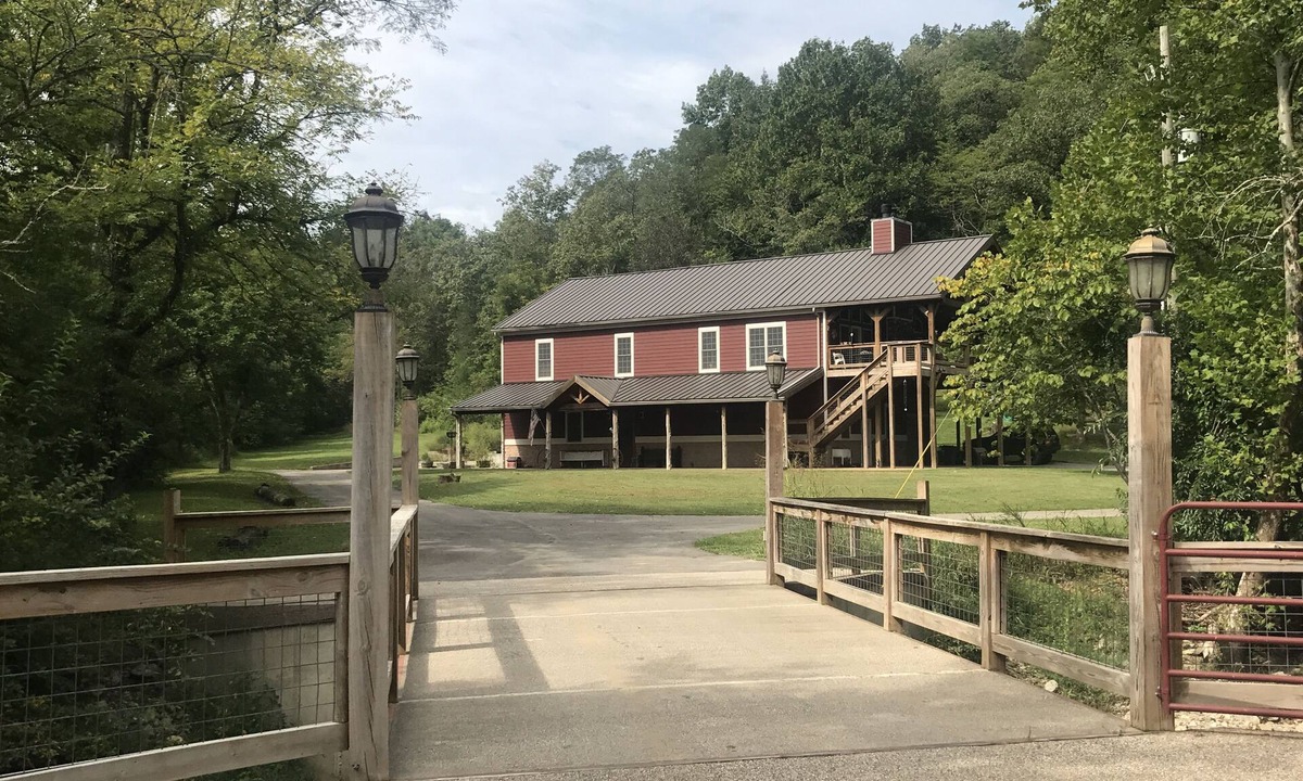 Pendleton House | Fossil Creek Woodlands.Rustic, Private, Retreat