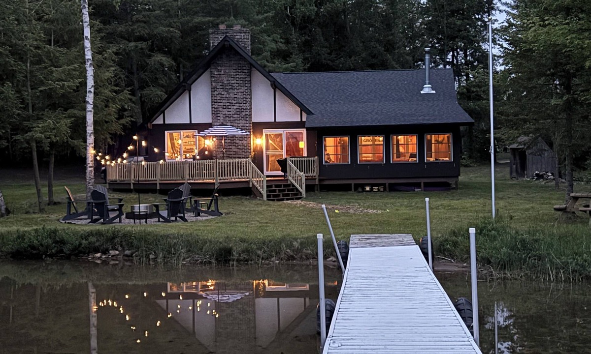 Wetmore Cottage | Fox & Fern Lake Lodge: The Ultimate Waterfront Escape for Sun-Soaked Days